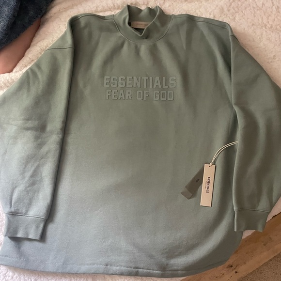 Essentials Fear of God ; Sycamore Relaxed Crew Neck Sweatshirt - Picture 2 of 3